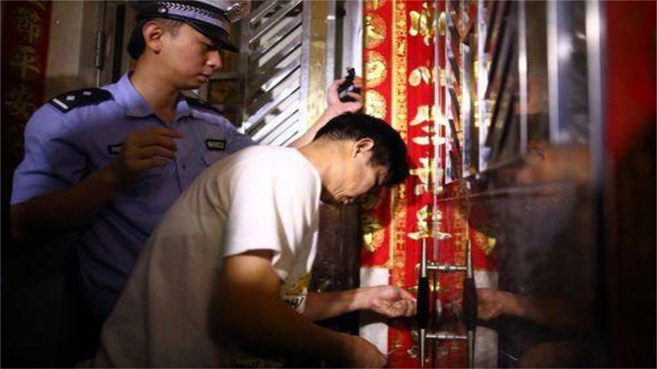 小屯乡请开锁师傅开了锁后，师傅为什么一般都不进门，就算主人请也不进去？